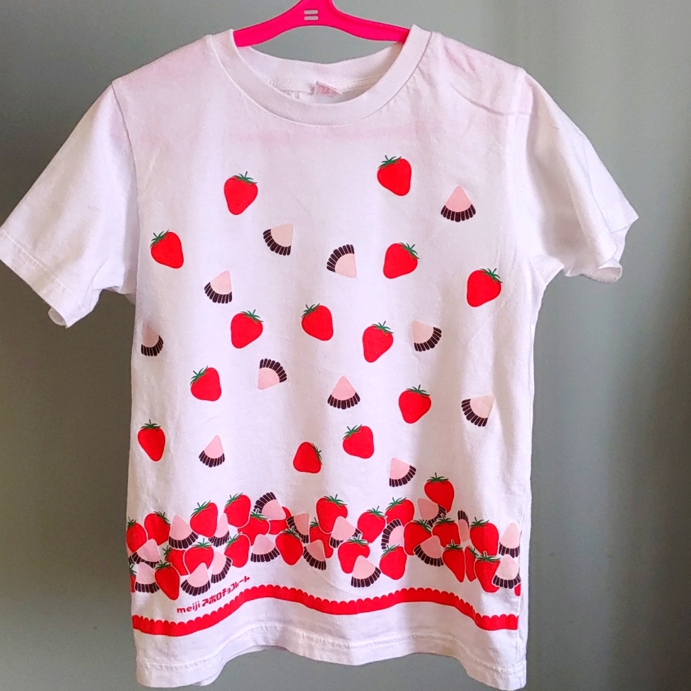 Summer💲2/$20 - Uniqlo Strawberry Short Sleeves Tee